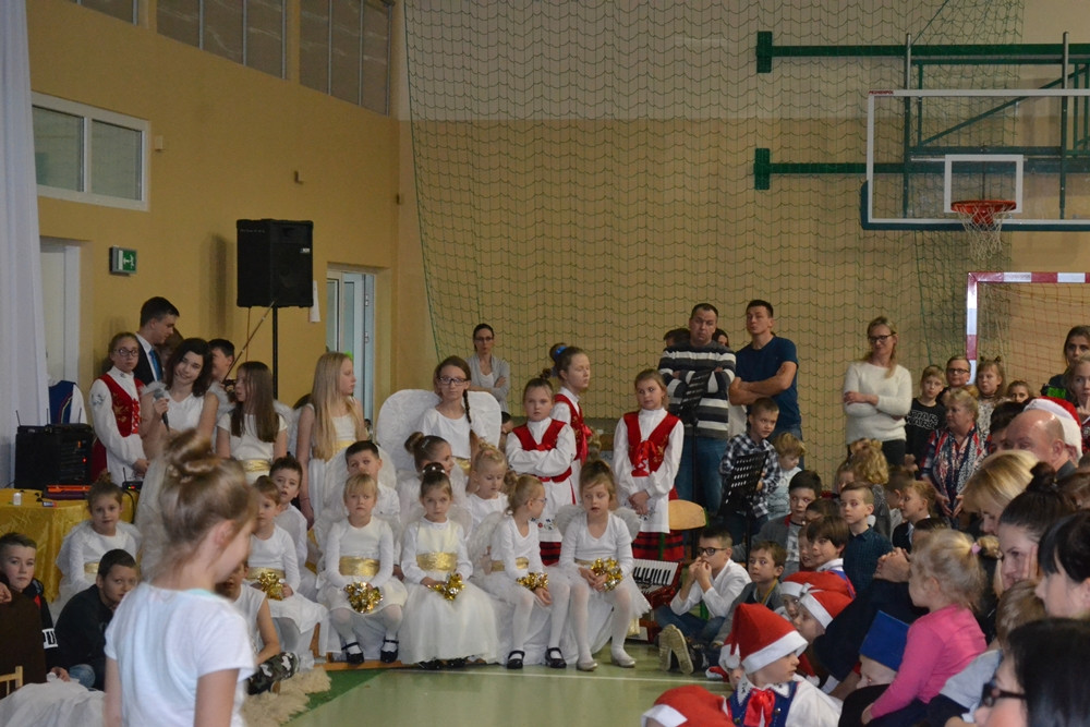 Dzierżążno. Kiermasz Świąteczny z jasełkami, występami i licytacjami