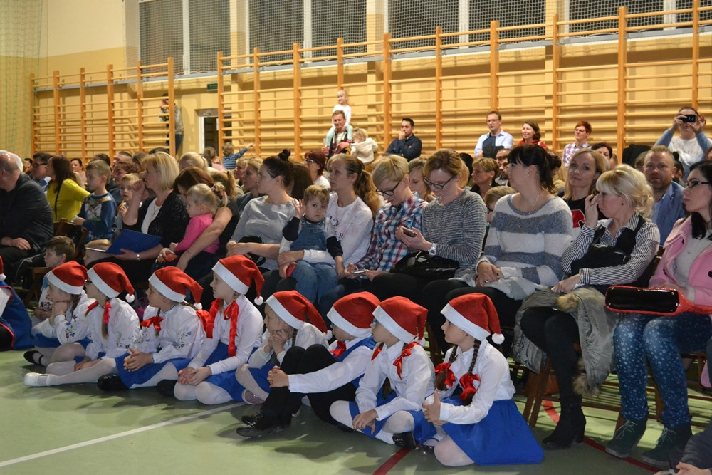 Dzierżążno. Kiermasz Świąteczny z jasełkami, występami i licytacjami