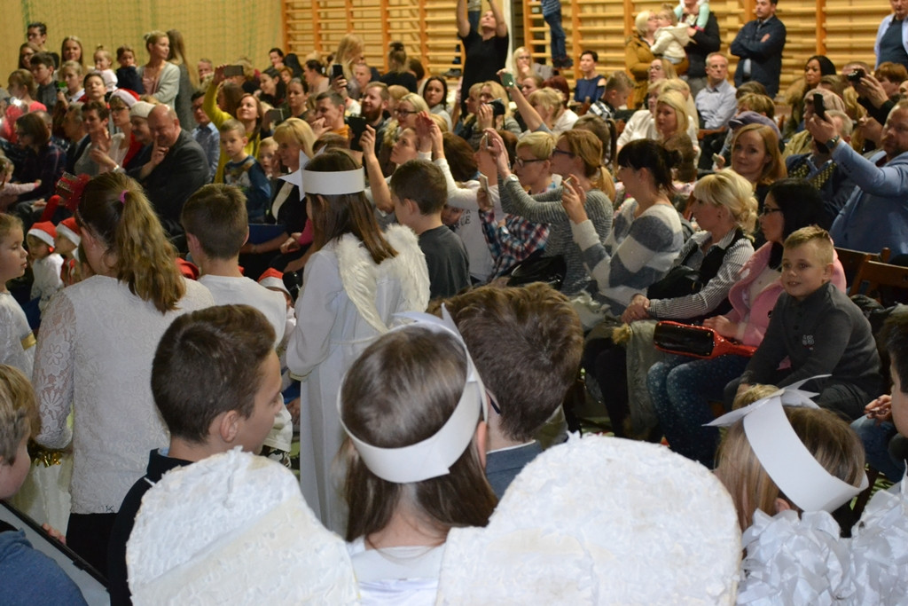 Dzierżążno. Kiermasz Świąteczny z jasełkami, występami i licytacjami