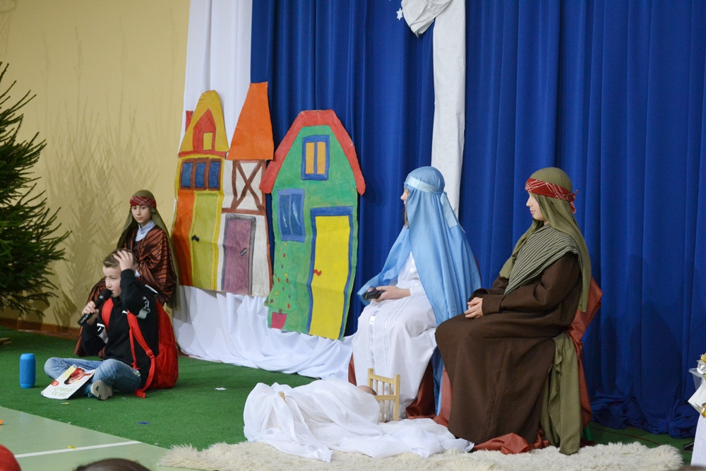 Dzierżążno. Kiermasz Świąteczny z jasełkami, występami i licytacjami