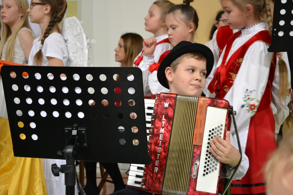 Dzierżążno. Kiermasz Świąteczny z jasełkami, występami i licytacjami