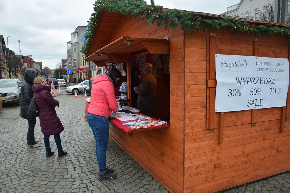 Kartuzy. Świąteczny Jarmark na Rynku. Są kramy i atrakcje dla dzieci
