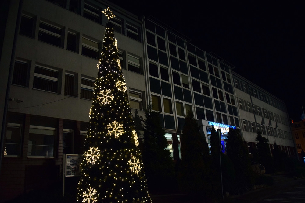 Gwiazdy, fontanny, bałwanki i choinki. Świąteczne iluminacje w powiecie kartuskim