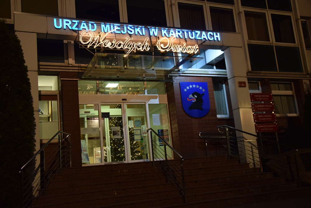 Gwiazdy, fontanny, bałwanki i choinki. Świąteczne iluminacje w powiecie kartuskim