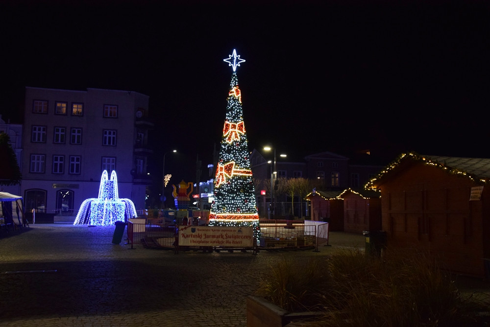 Gwiazdy, fontanny, bałwanki i choinki. Świąteczne iluminacje w powiecie kartuskim