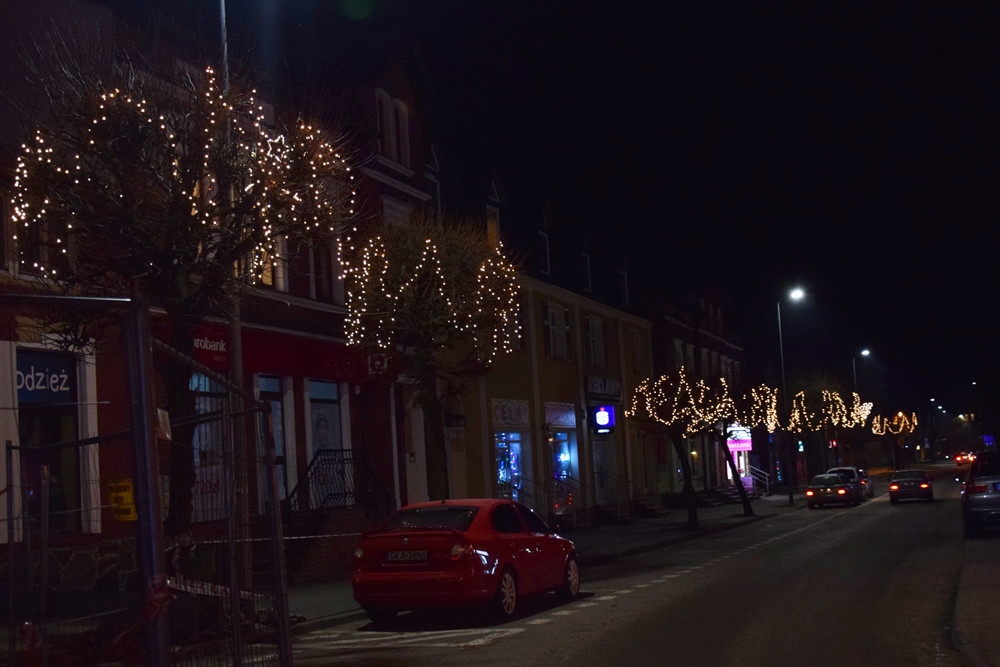 Gwiazdy, fontanny, bałwanki i choinki. Świąteczne iluminacje w powiecie kartuskim