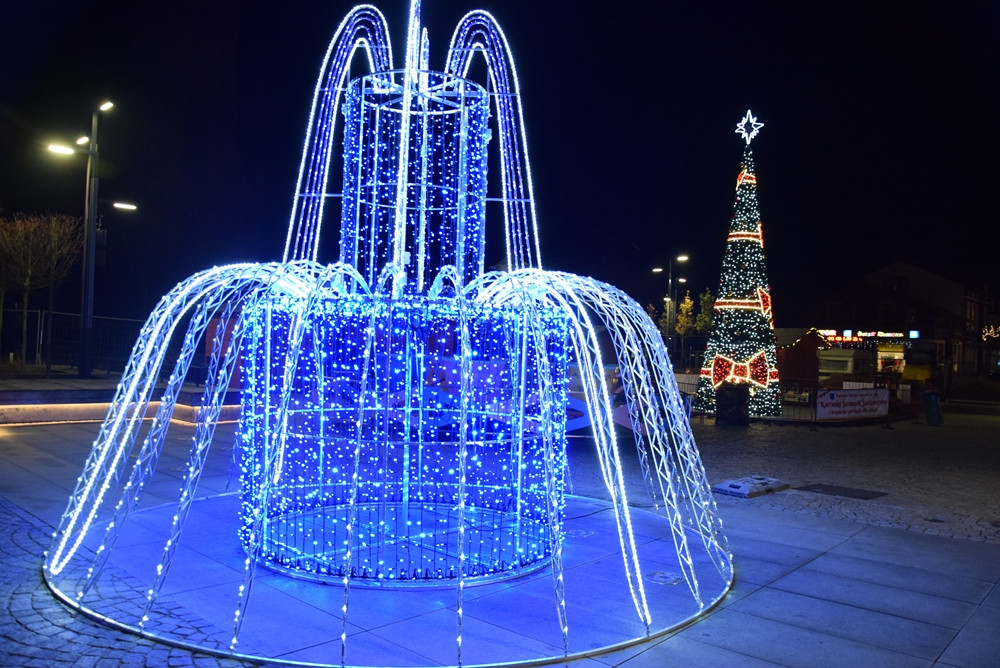Gwiazdy, fontanny, bałwanki i choinki. Świąteczne iluminacje w powiecie kartuskim