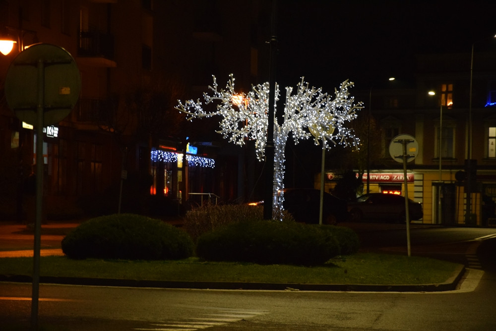 Gwiazdy, fontanny, bałwanki i choinki. Świąteczne iluminacje w powiecie kartuskim