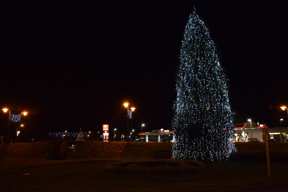 Gwiazdy, fontanny, bałwanki i choinki. Świąteczne iluminacje w powiecie kartuskim