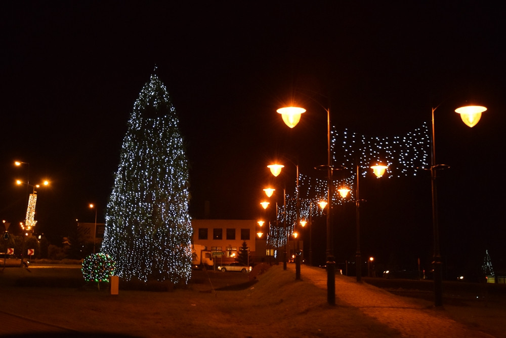 Gwiazdy, fontanny, bałwanki i choinki. Świąteczne iluminacje w powiecie kartuskim