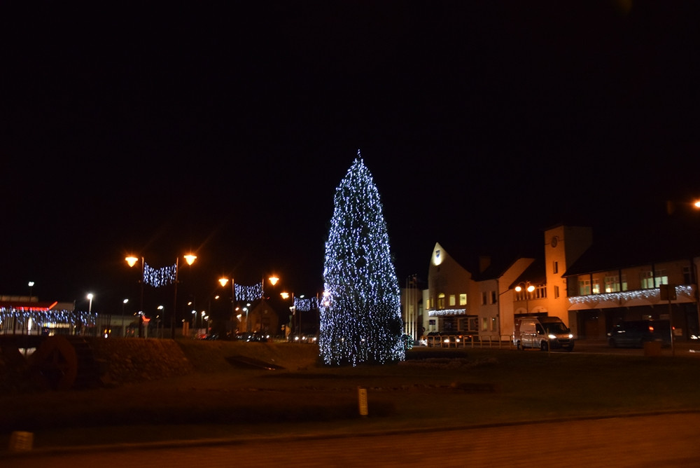 Gwiazdy, fontanny, bałwanki i choinki. Świąteczne iluminacje w powiecie kartuskim