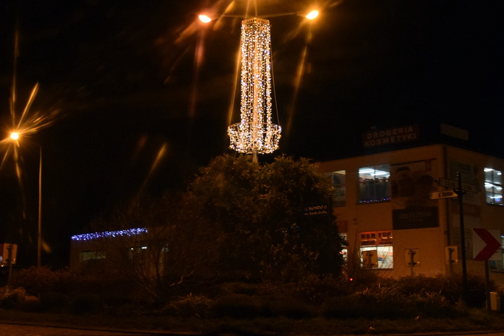 Gwiazdy, fontanny, bałwanki i choinki. Świąteczne iluminacje w powiecie kartuskim