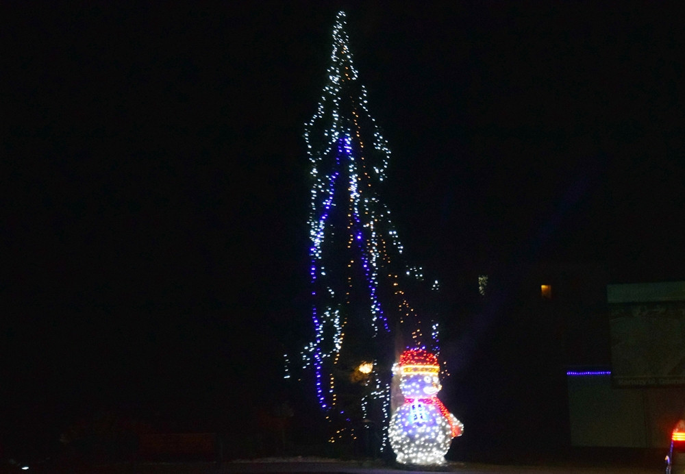 Gwiazdy, fontanny, bałwanki i choinki. Świąteczne iluminacje w powiecie kartuskim