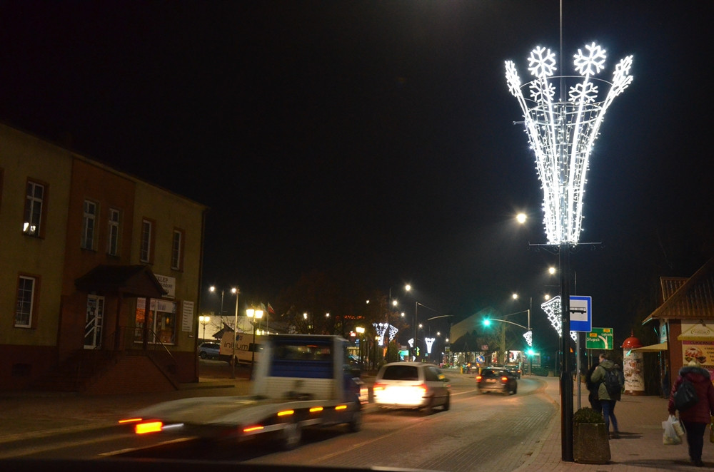 Gwiazdy, fontanny, bałwanki i choinki. Świąteczne iluminacje w powiecie kartuskim