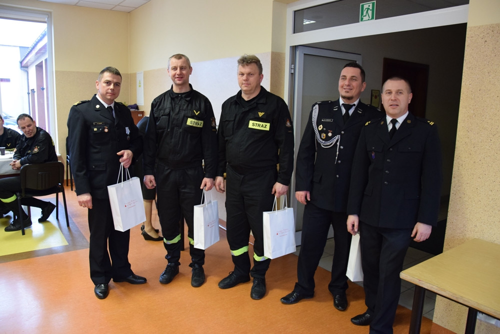 Kartuzy. Nagrody i odznaczenia za dar życia trafiły do strażaków-krwiodawców