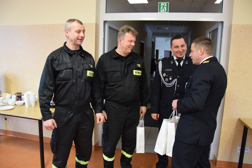 Kartuzy. Nagrody i odznaczenia za dar życia trafiły do strażaków-krwiodawców