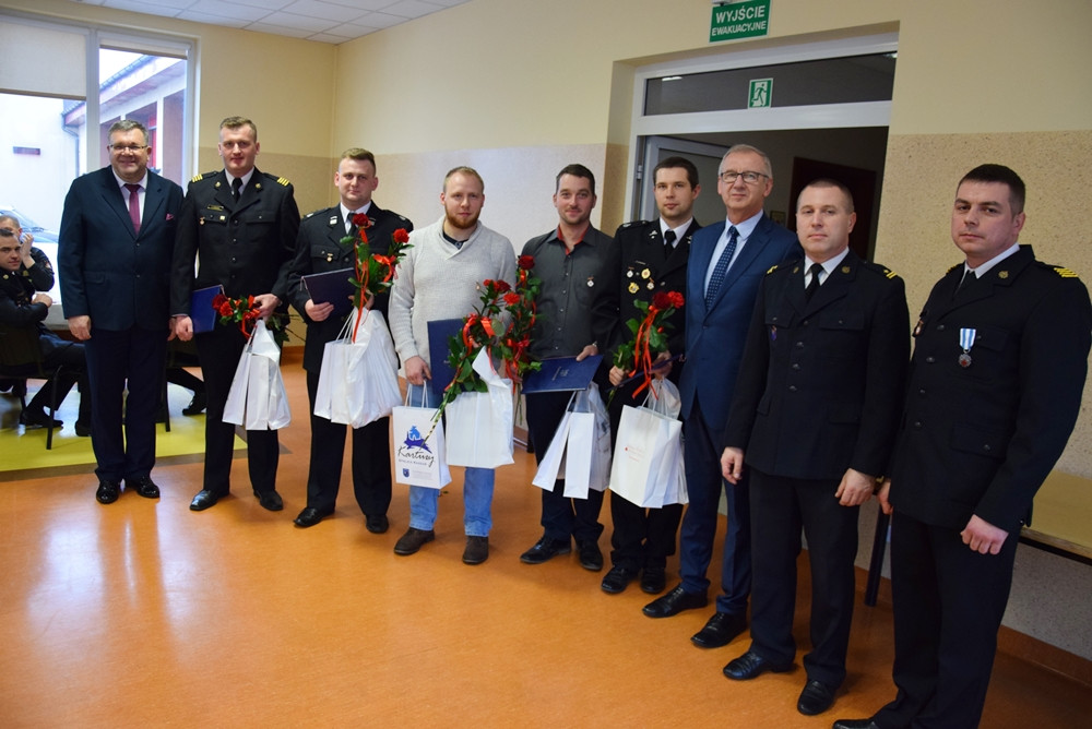 Kartuzy. Nagrody i odznaczenia za dar życia trafiły do strażaków-krwiodawców