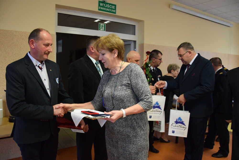 Kartuzy. Nagrody i odznaczenia za dar życia trafiły do strażaków-krwiodawców