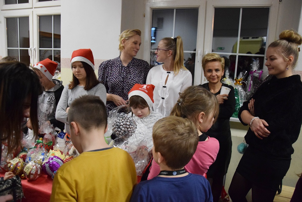 Kartuzy. Tłumnie na Świątecznym Kiermaszu w SP nr 1