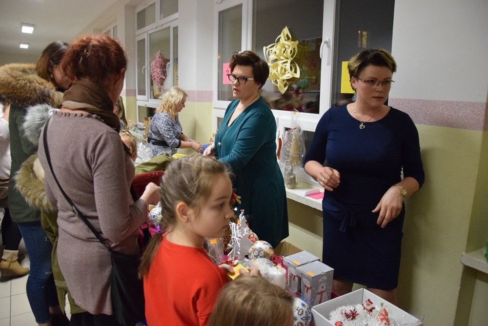 Kartuzy. Tłumnie na Świątecznym Kiermaszu w SP nr 1