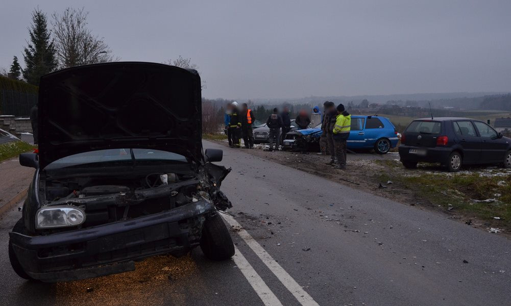 Szklana. Zderzenie dwóch golfów. Jedna osoba poszkodowana