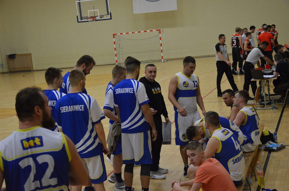 Sierakowice. Emocjonujący mecz KS BAT z BPS Basket Kwidzyn i akcja na rzecz Amelki