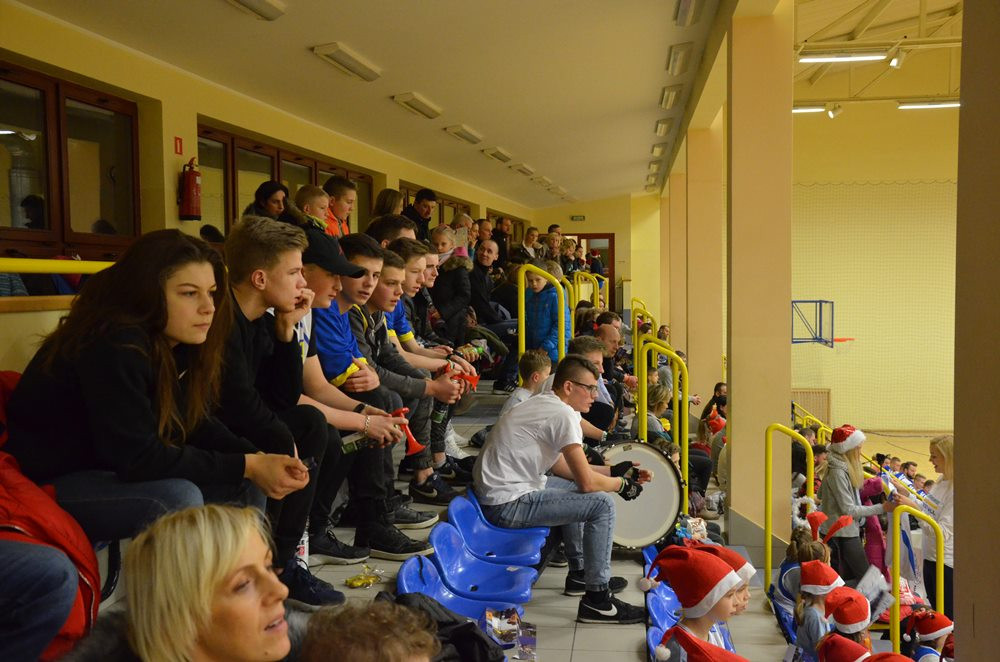 Sierakowice. Emocjonujący mecz KS BAT z BPS Basket Kwidzyn i akcja na rzecz Amelki