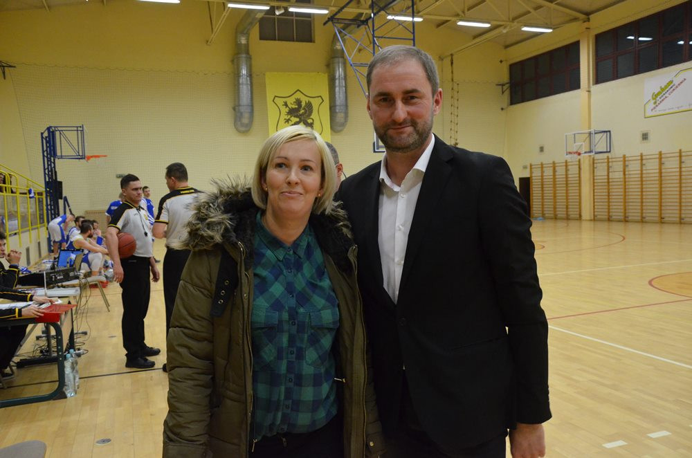 Sierakowice. Emocjonujący mecz KS BAT z BPS Basket Kwidzyn i akcja na rzecz Amelki