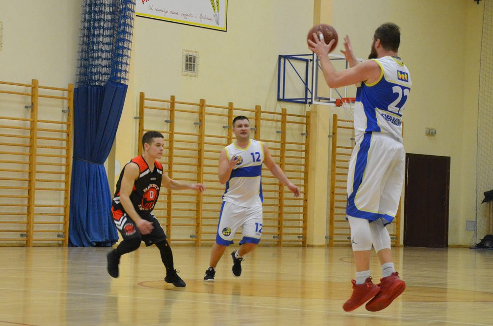 Sierakowice. Emocjonujący mecz KS BAT z BPS Basket Kwidzyn i akcja na rzecz Amelki