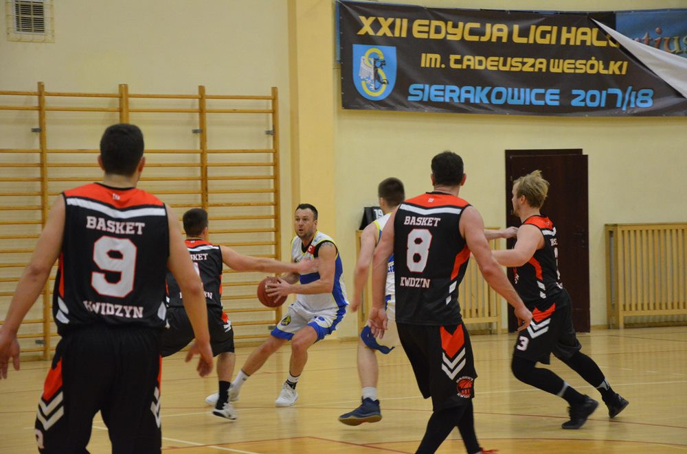 Sierakowice. Emocjonujący mecz KS BAT z BPS Basket Kwidzyn i akcja na rzecz Amelki