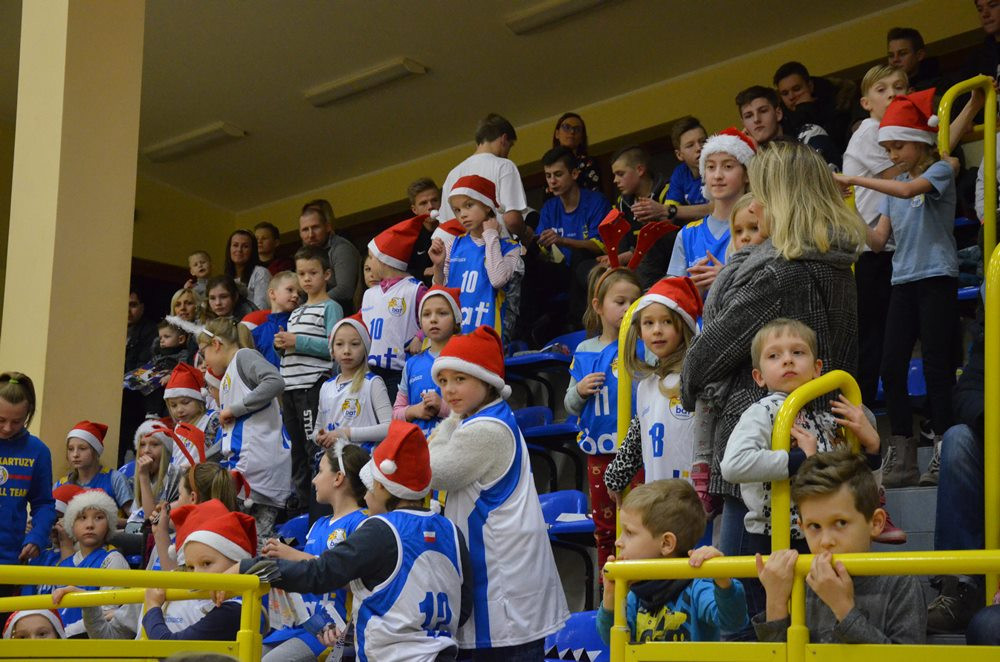 Sierakowice. Emocjonujący mecz KS BAT z BPS Basket Kwidzyn i akcja na rzecz Amelki