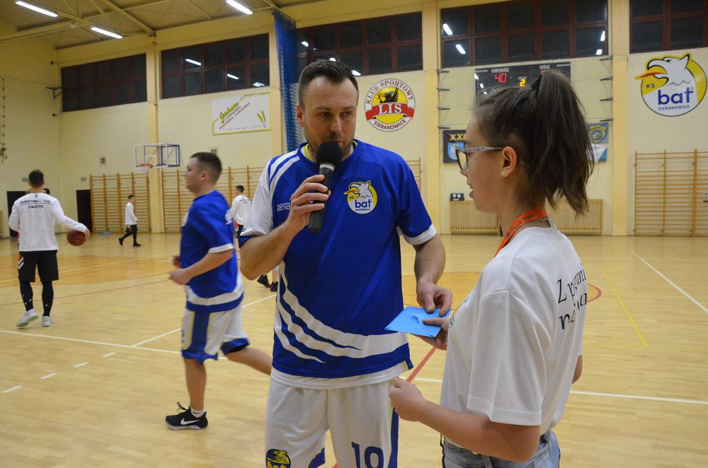 Sierakowice. Emocjonujący mecz KS BAT z BPS Basket Kwidzyn i akcja na rzecz Amelki