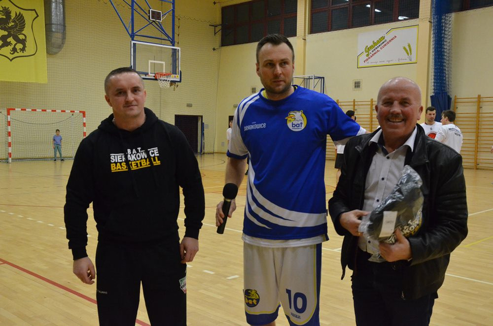 Sierakowice. Emocjonujący mecz KS BAT z BPS Basket Kwidzyn i akcja na rzecz Amelki