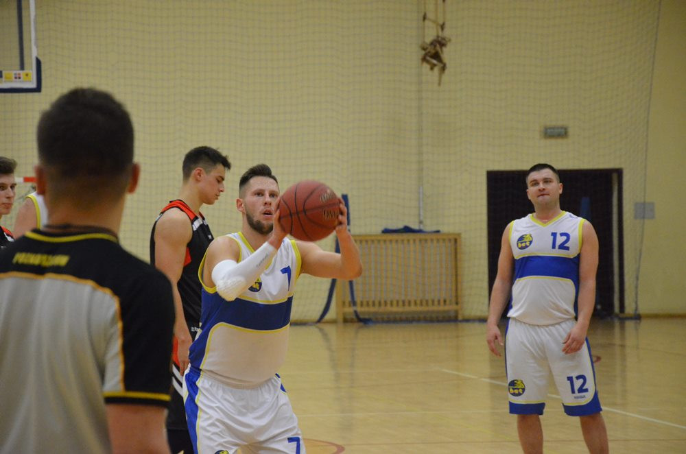 Sierakowice. Emocjonujący mecz KS BAT z BPS Basket Kwidzyn i akcja na rzecz Amelki