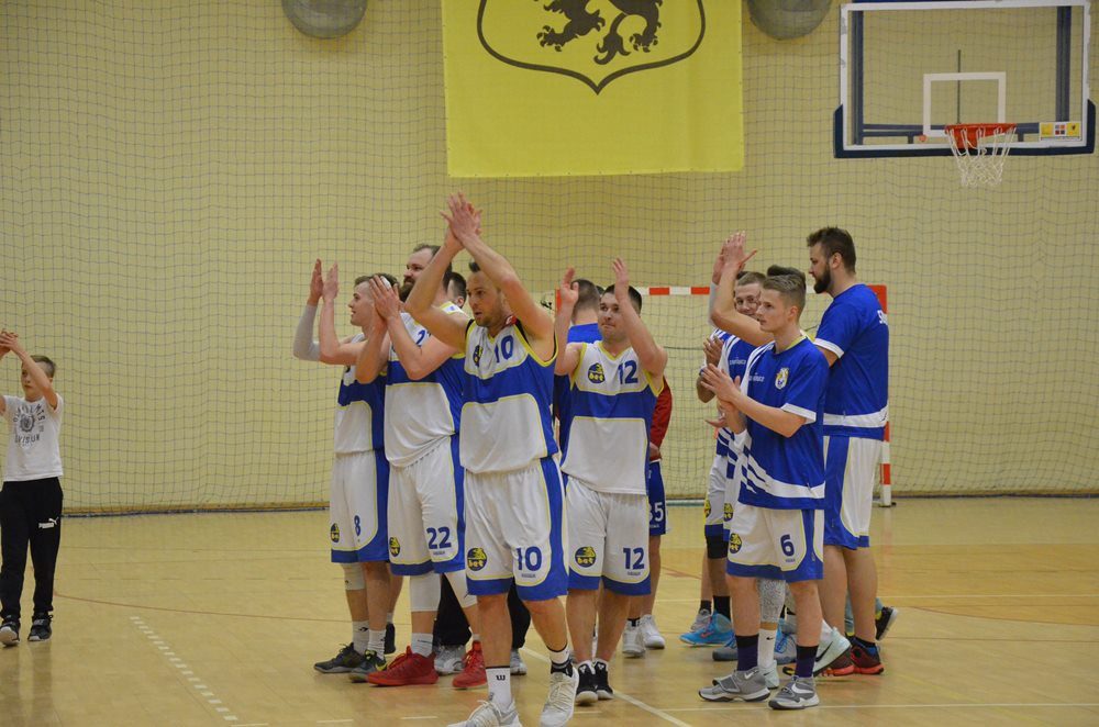 Sierakowice. Emocjonujący mecz KS BAT z BPS Basket Kwidzyn i akcja na rzecz Amelki