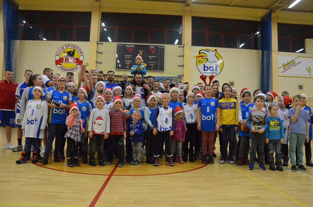 Sierakowice. Emocjonujący mecz KS BAT z BPS Basket Kwidzyn i akcja na rzecz Amelki