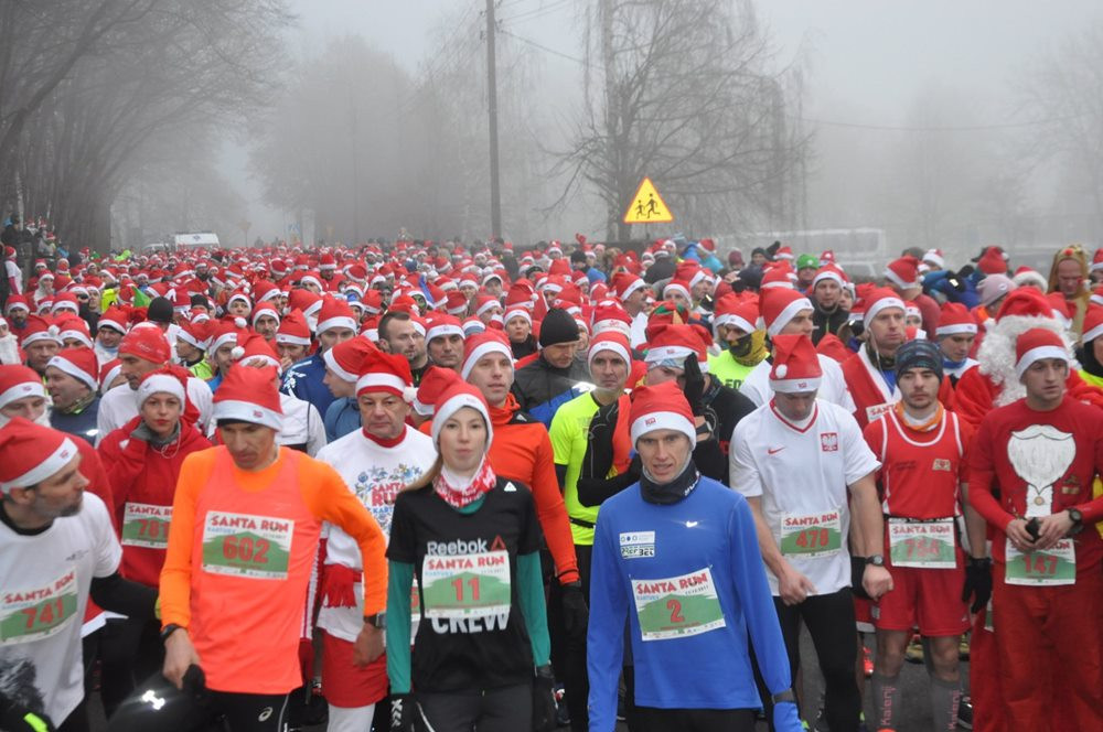 Setki biegaczy na starcie Santa Run Kartuzy