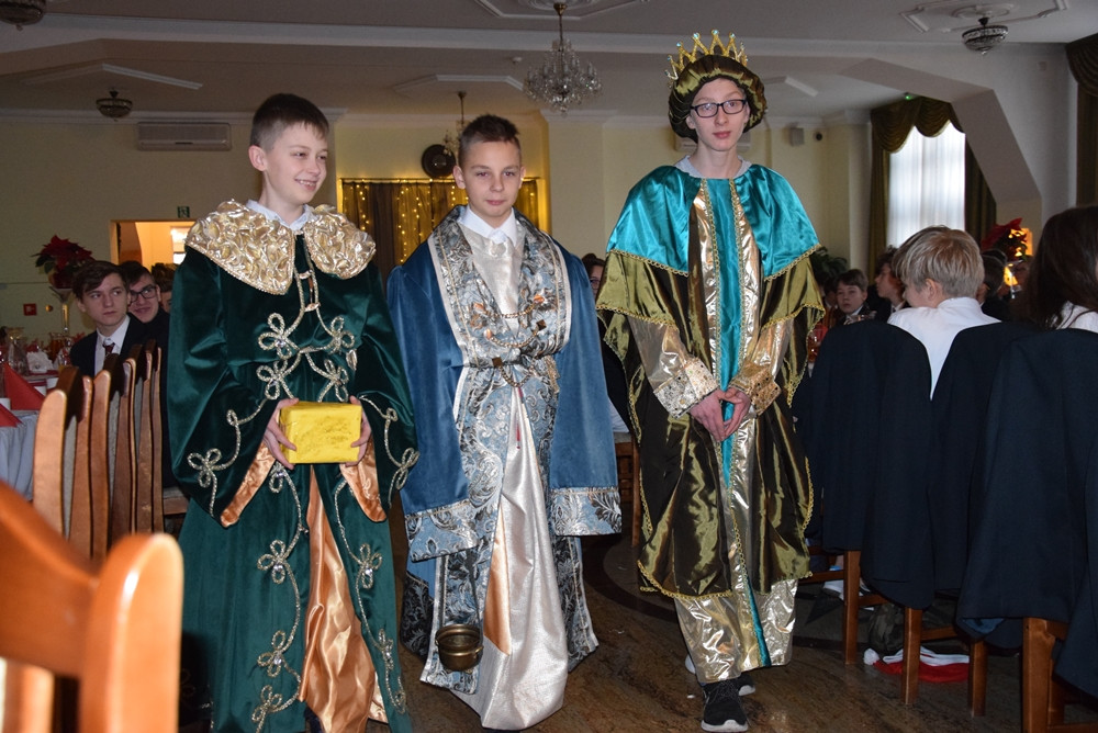 Wspaniałe jasełka i spotkanie opłatkowe kartuskiego 