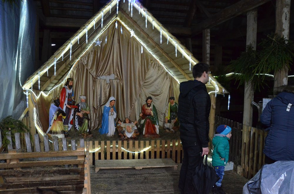 Żywa szopka w Mirachowie i tradycyjne szopki w kościołach