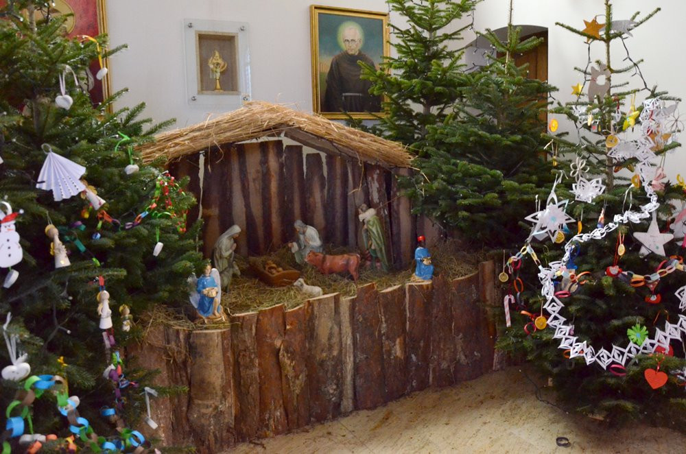 Żywa szopka w Mirachowie i tradycyjne szopki w kościołach