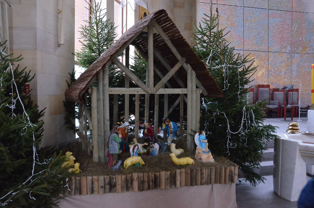 Żywa szopka w Mirachowie i tradycyjne szopki w kościołach