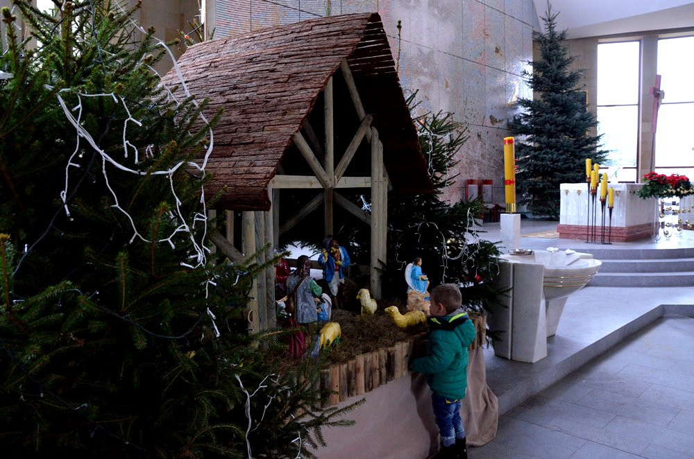 Żywa szopka w Mirachowie i tradycyjne szopki w kościołach