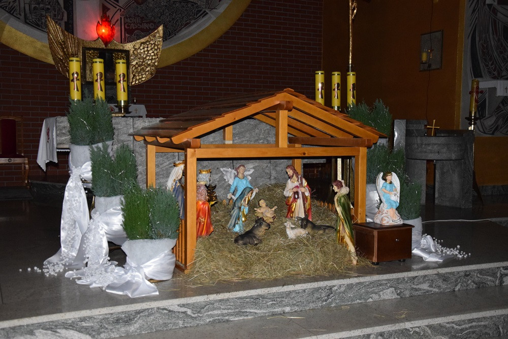 Żywa szopka w Mirachowie i tradycyjne szopki w kościołach