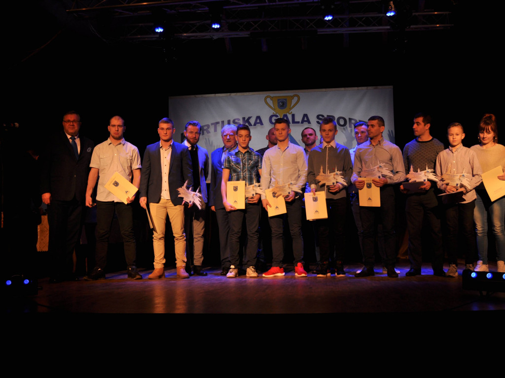 Sportowcy, trenerzy, działacze nagrodzeni na II Kartuskiej Gali Sportu