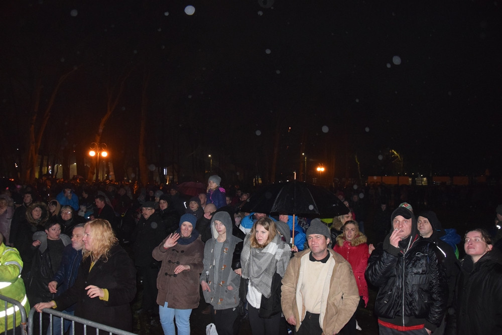 Kartuzy. Mieszkańcy powitali 2018 rok w Parku Solidarności