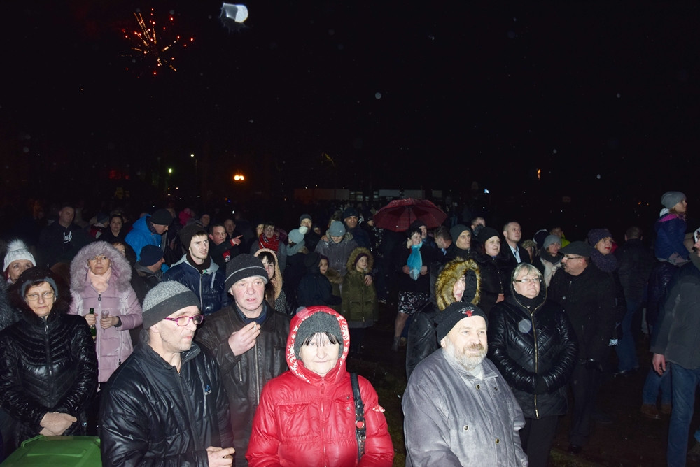 Kartuzy. Mieszkańcy powitali 2018 rok w Parku Solidarności