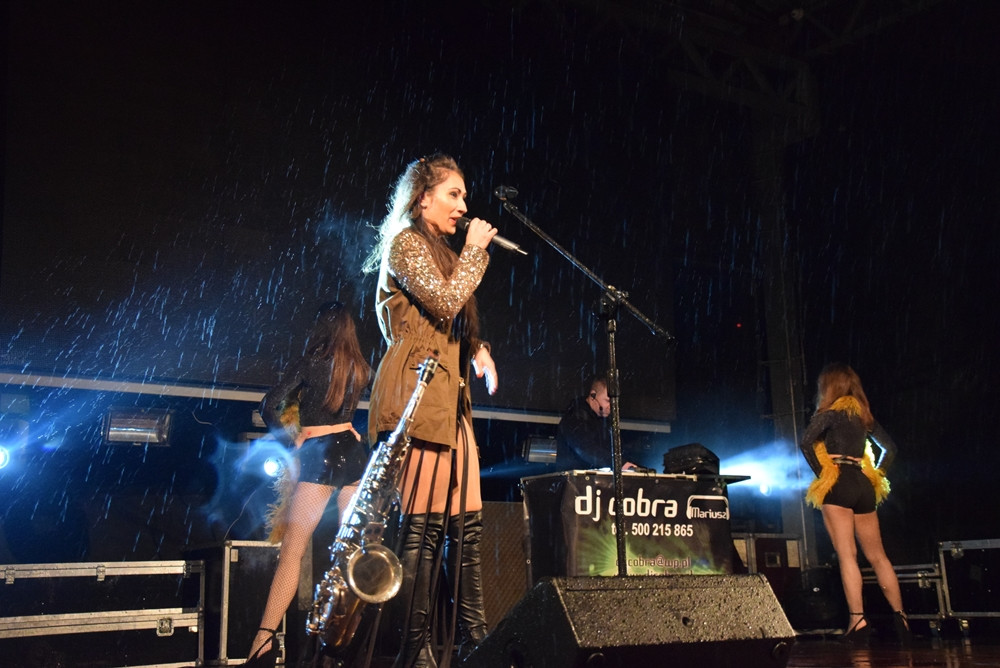 Kartuzy. Mieszkańcy powitali 2018 rok w Parku Solidarności