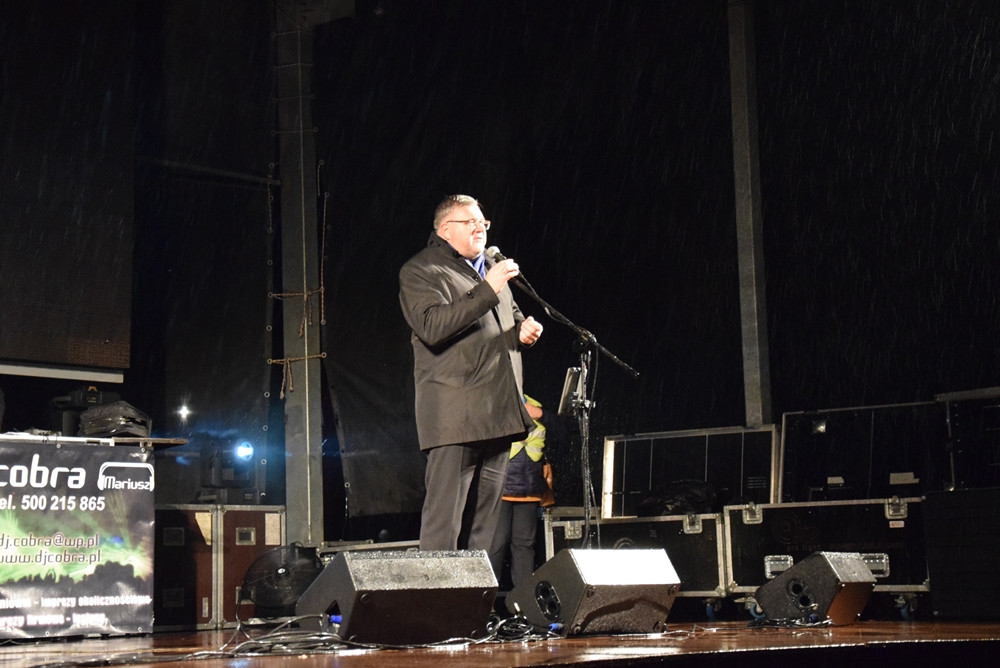 Kartuzy. Mieszkańcy powitali 2018 rok w Parku Solidarności