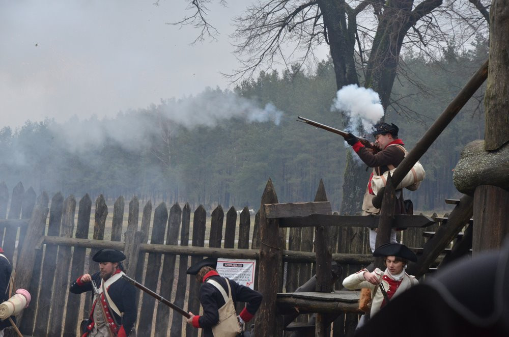 Węsiory. Inscenizacja walk z czasów amerykańskiej wojny o niepodległość