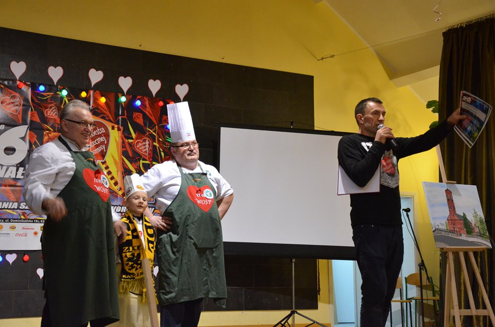 Energetyczny finał WOŚP w Chmielnie. Licytacje, kabaret, no i ta orkiestra...